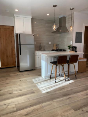 Modern chic studio in prime Northridge